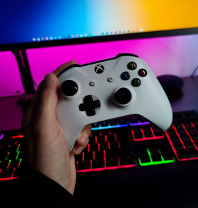 Xbox-Controller: Cloud-Gaming für den Browser (Foto: unsplash.com, Diego Marín)