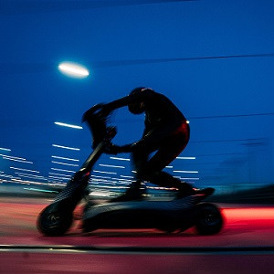 Raser: Spezial-Scooter für Renn-Action vorgestellt (Foto. eSkootr)