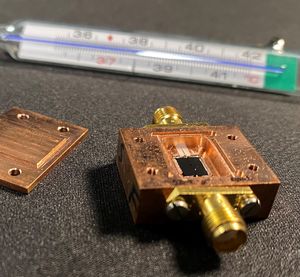 Neues Thermometer und altes Fieberthermometer (Foto: chalmers.se/en)