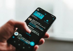 COVID-19: Falsche Infos landen auf Twitter (Foto: unsplash.com, Claudio Schwarz)