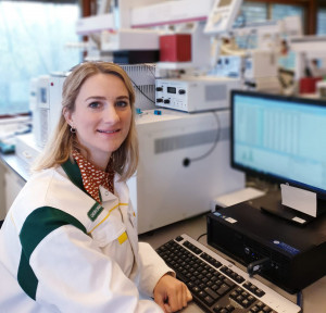 Bierveredlerin Deborah Gernat im Labor der TU Delft (Foto: tudelft.nl/en)