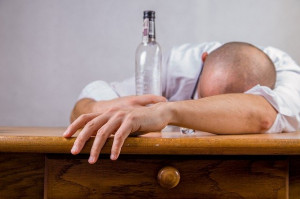 Kater: Alkohol als Problem im Home-Office (Foto: Michal Jarmoluk, pixabay.com)