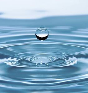 Tropfen: Neues Gerät sammelt Trinkwasser ein (Foto: pixabay.com, ronymichaud)