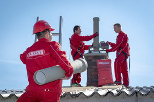 AHRENS-Team bei der Sanierung (Foto: Ahrens)