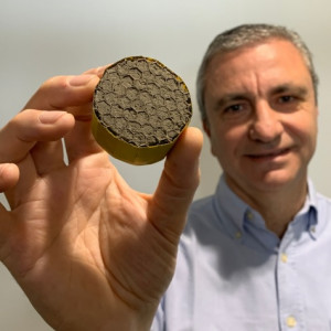 Michele Meo: luftiges Material ideal für die Schalldämmung (Foto: bath.ac.uk) Michele Meo: luftiges Material ideal für die Schalldämmung (Foto: bath.ac.uk)