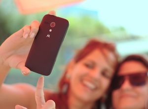 Selfie: Teilen im Social Web bleibt angesagt (Foto: pixabay.com, wilkernet)