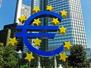 EZB-Niedrigzinspolitik drückt Gewinne der Sparda-Banken (Foto: pixabay.de/Hans)