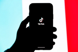 TikTok: Videos machen Musik populär (Foto: unsplash.com, Solen Feyissa)