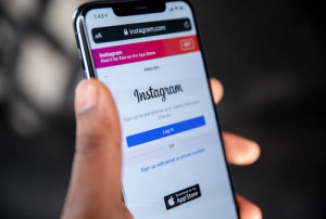 Privatsphäre: Instagram bessert nach (Foto: unsplash.com, Solen Feyissa) Privatsphäre: Instagram bessert nach (Foto: unsplash.com, Solen Feyissa)