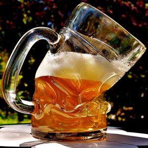 Geknicktes Bier: Corona schmälert den Absatz (Foto: pixabay.com, Alexas_Fotos)