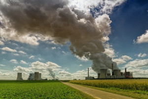 Kühlturmschwaden aus Braunkohlekraftwerken bald weg (Foto: jplenio, pixabay.com)