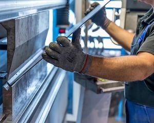 Stahlbearbeitung: Produktion sinkt wegen Corona (Foto: pixabay.com, jarmoluk)