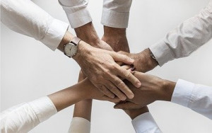 Hände: Gleichberechtigung im Job wichtig (Foto: Gerd Altmann, pixabay.com)