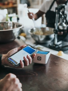 Mobiles Zahlen: ein Debit-Wachstumsmotor (Foto: Nathan Dumlao, unsplash.com)