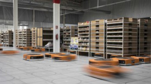 Autonom fahrende Transporter in einem Amazon-Logistikzentrum (Foto: amazon.com)