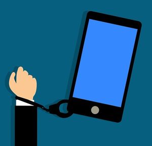Angekettet: Smartphone wird zur Fessel (Bild: mohamed_hassan, pixabay.com) Angekettet: Smartphone wird zur Fessel (Bild: mohamed_hassan, pixabay.com)