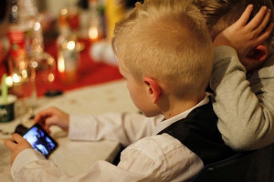 Kinder mit dem Smartphone (Foto: Peggy und Marco Lachmann-Anke/pixabay.com)