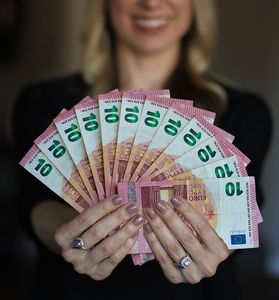 Kreditgeld: Beamte bekommen bessere Konditionen (Foto: pixabay.com, Tumisu)