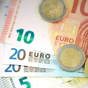 Geld: Dienstleistungen werden teurer (Foto: pixabay.com, PhotoMIX-Company)
