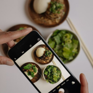 Foodporn: ein Kunden-Bringer auf TikTok (Foto: Charles Deluvio, unsplash.com) Foodporn: ein Kunden-Bringer auf TikTok (Foto: Charles Deluvio, unsplash.com)