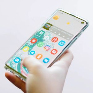 Samsung-Smartphone: bald werbefrei (Foto: Christian Wiediger, unsplash.com)
