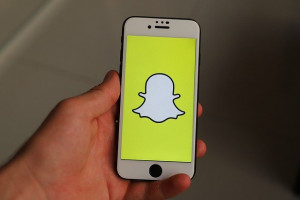 Snapchat-Logo auf einem iPhone-Display (Foto: MrJayW, pixabay.com)