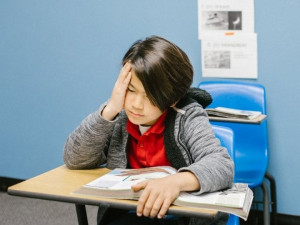 Übermüdet: Kind beim Test nach schlechtem Schlaf (Foto: uh.edu)