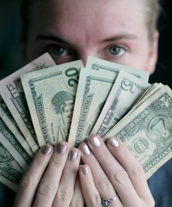 Geld: Einkommensschwache prassen nicht (Foto: Sharon McCutcheon, unsplash.com)