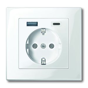 Schuko-Steckdose mit USB-Typ-A- und Typ-C-Anschlüssen (© Schneider Electric)