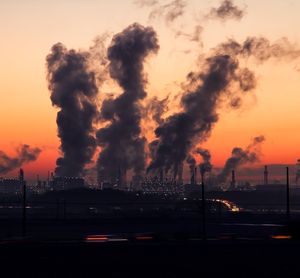 Industrie: Schadstoffbelastung macht krank (Foto: SD-Pictures, pixabay.com)