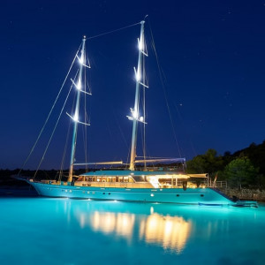 Superyacht: bietet Luxus statt Lockdown (Foto: Bluefin Led, unsplash.com)