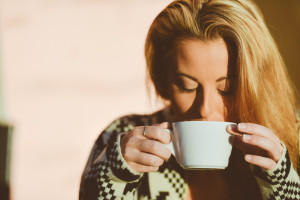 Kaffee: geringe Mengen für Schwangere vertretbar (Foto: pixabay.com, stokpic)