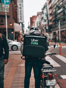 Essenlieferung: zu starke Konkurrenz für Uber Eats (Foto: unsplash.com, eggbank)