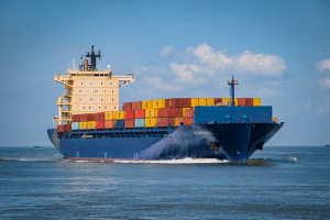 Schiff: gestörte Lieferketten treiben Inflation (Foto: dendoktoor, pixabay.com)