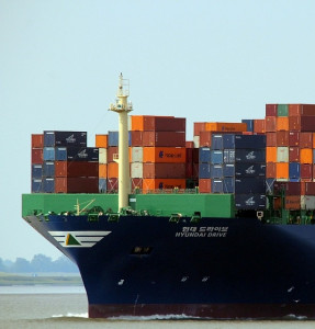 Containerschiff: Rückverlagerung der Produktion schädlich (Foto: pixabay.com, 127071)