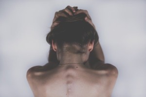 Depressive Frau: Vitaldaten lassen negative Neigungen erkennen (Foto: StockSnap, pixelio.com)