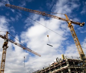 Baukräne: Wirtschaftsleistung im Januar leicht eingebrochen (Foto: pixabay.com, rhythmuswege)