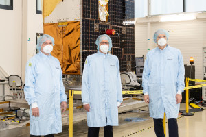 V.l.: Dr. Walther Pelzer, Prof. Harald Schuh, Marco Fuchs (Foto: H. von der Fecht/OHB)