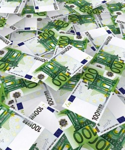 Geld: Unternehmen geben Preissteigerungen weiter (Foto: pixabay.com, geralt)