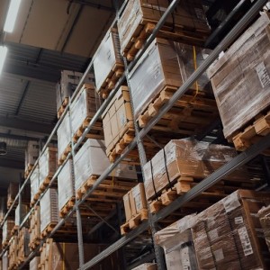 Massig Waren: Umsatz toppt Vorjahr klar (Foto: CHUTTERSNAP, unsplash.com)