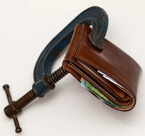 Brieftasche: Inflation trifft vor allem mittlere Einkommen (Foto: pixabay.com, stevepb)