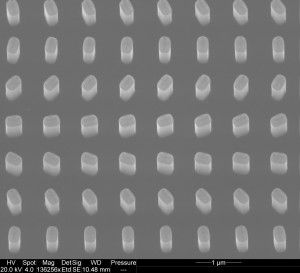 Linsenoberfläche unter dem Elektronenmikroskop: Innovation aus Norwegen (Foto: sintef.no)