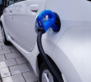 Elektroauto: Viele deutsche Haushalte erwägen einen Kauf bis 2024 (Foto: stux, pixabay.com)