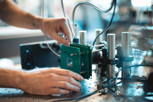 Mini-Lidar im Labortest: Energiebedarf sinkt signifikant (Foto: Andrew Brodhead, stanford.edu)