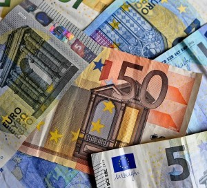 Geldscheine: Dividenden erklimmen ungeahnte Höhen (Foto: pixabay.com, MabelAmber)