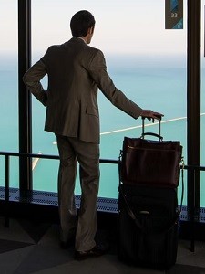 Geschäftsreisender: bald wieder häufiger (Foto: Artem Zhukov, unsplash.com) Geschäftsreisender: bald wieder häufiger (Foto: Artem Zhukov, unsplash.com)