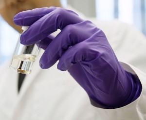 In dieser kalten Flüssigkeit steckt bei Bedarf viel Energie (Foto: Per Erséus, chalmers.se)