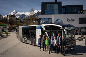 E-Bus vor dem Kapruncenter (Foto: Kitzsteinhorn/Edith Danzer)