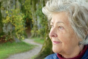 Seniorin: Lebensstil schützt vor Alzheimer (Foto: Pixabay, silviarita)