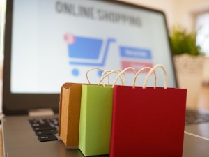 Online-Shopping: steht bei jungen Inderinnen ganz hoch im Kurs (Foto: Preis King, pixabay.com)
